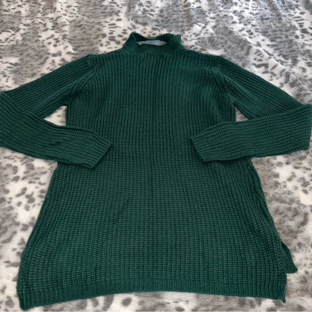 Questions? Green Sweater - Picture 8 of 9